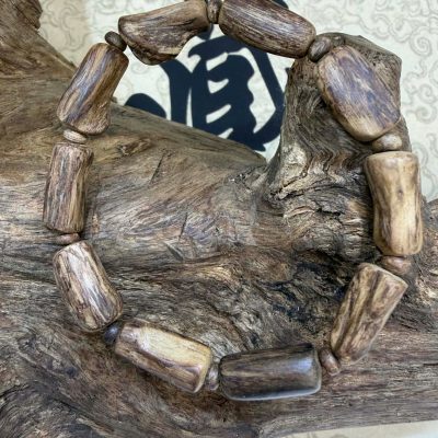 Mẫu Trúc thô, Trầm hương tự nhiên không chìm nước