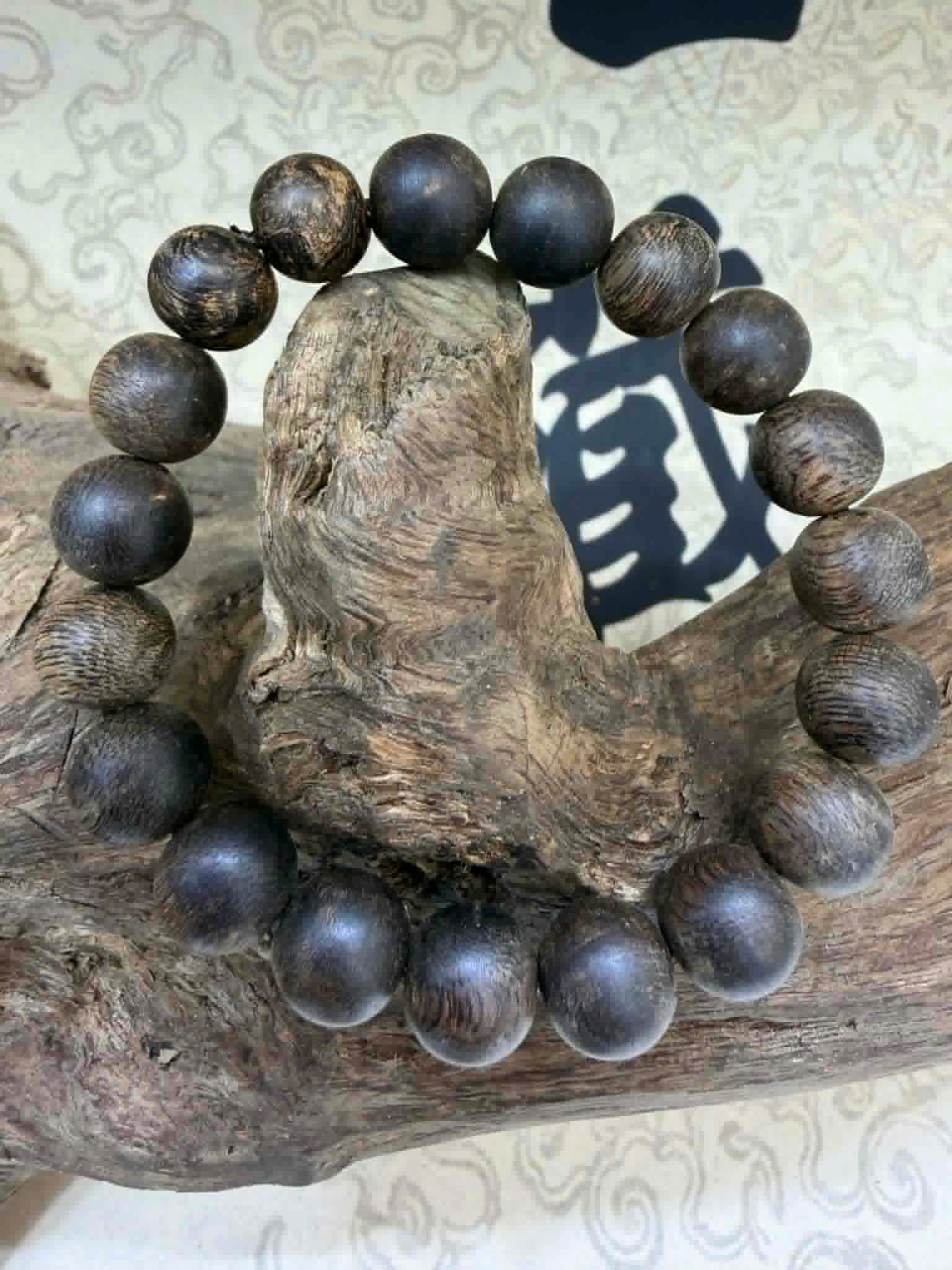 Vòng tay Trầm hương tự nhiên chìm nước 10mm
