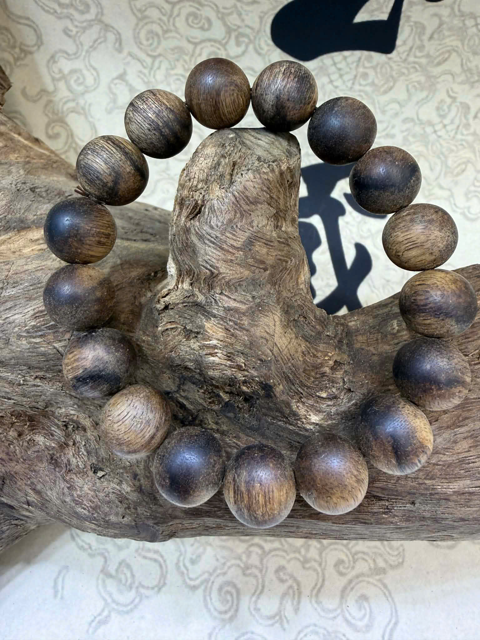 Vòng Trầm hương tự nhiên cận chìm nước 12mm